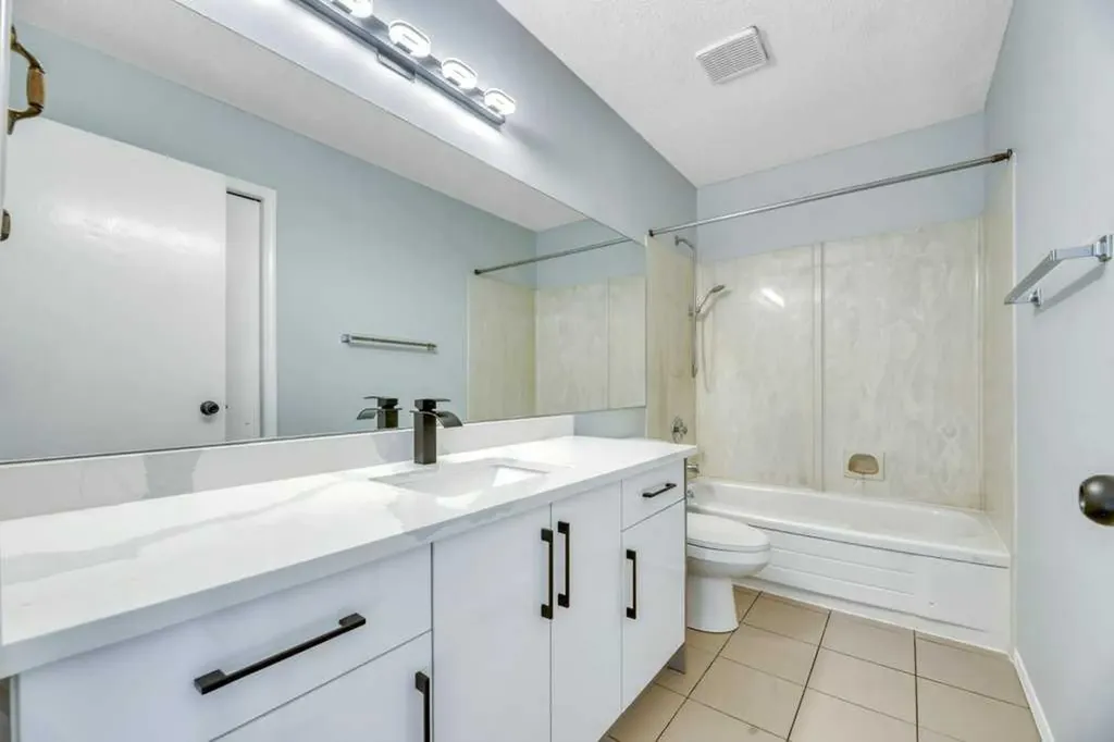 215 Hawktree Circle NW Calgary AB T3G 2Y6
