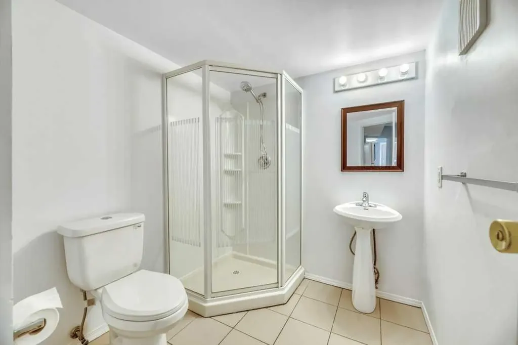 215 Hawktree Circle NW Calgary AB T3G 2Y6