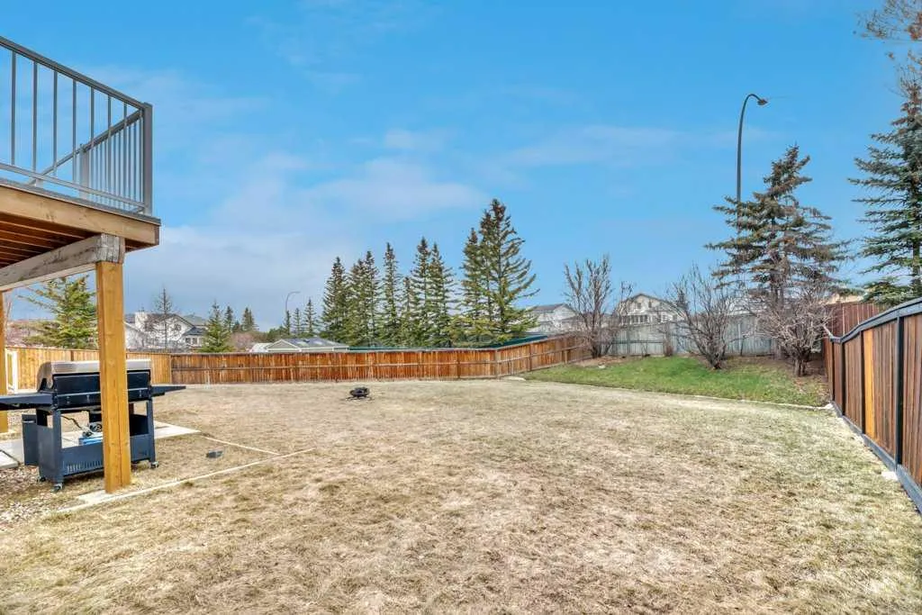 215 Hawktree Circle NW Calgary AB T3G 2Y6