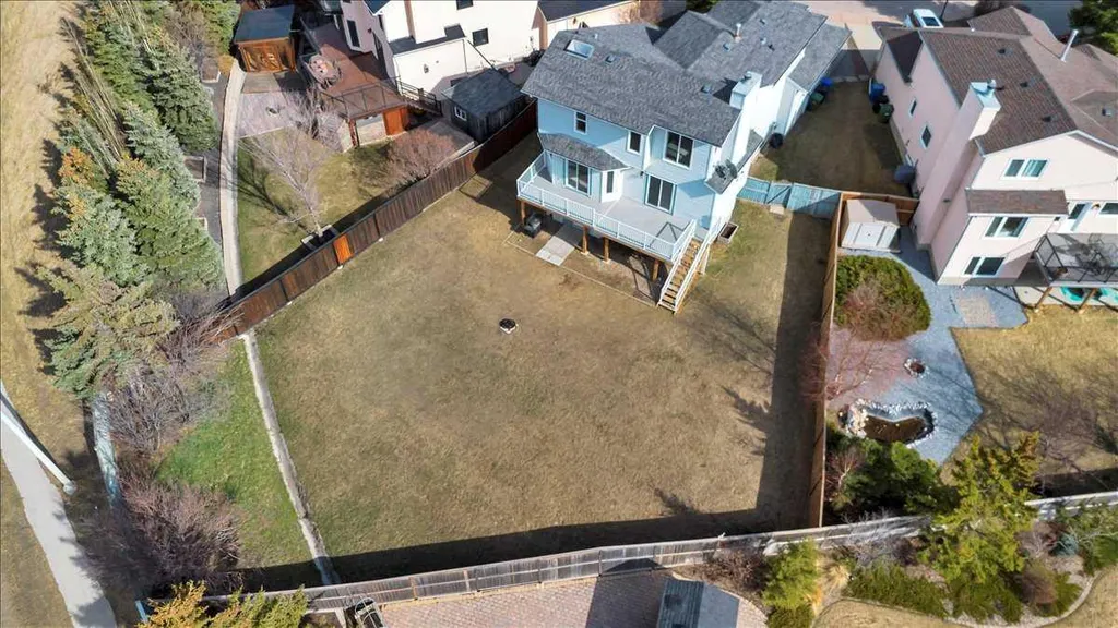 215 Hawktree Circle NW Calgary AB T3G 2Y6