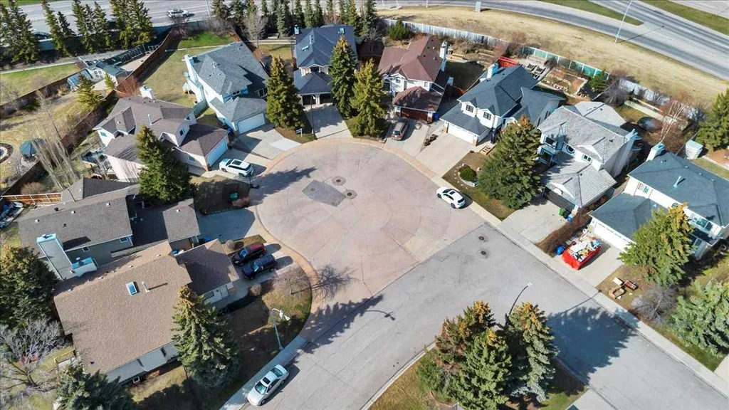215 Hawktree Circle NW Calgary AB T3G 2Y6