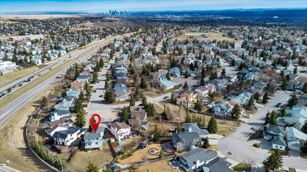 215 Hawktree Circle NW Calgary AB T3G 2Y6