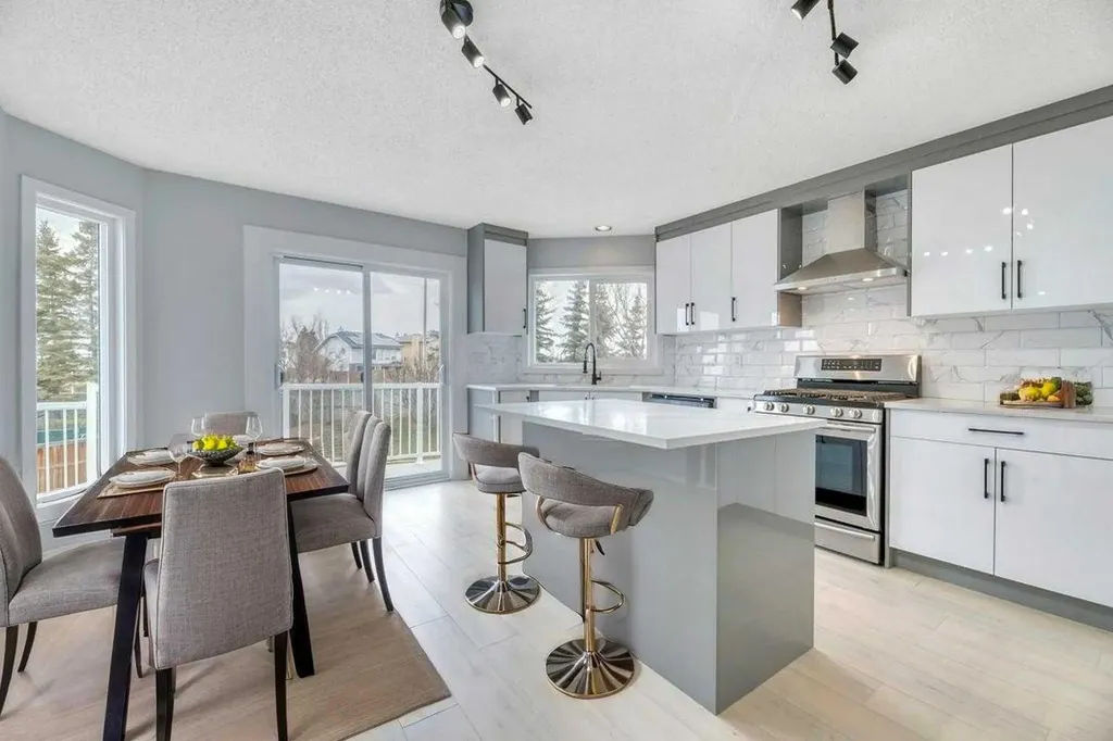 215 Hawktree Circle NW Calgary AB T3G 2Y6