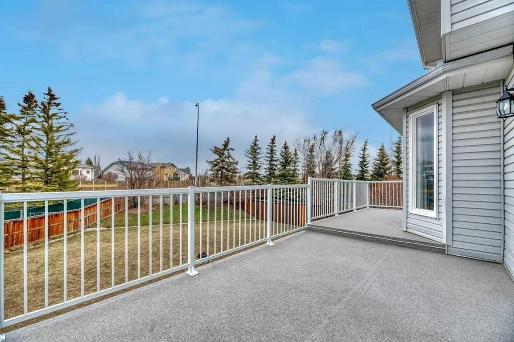 215 Hawktree Circle NW Calgary AB T3G 2Y6