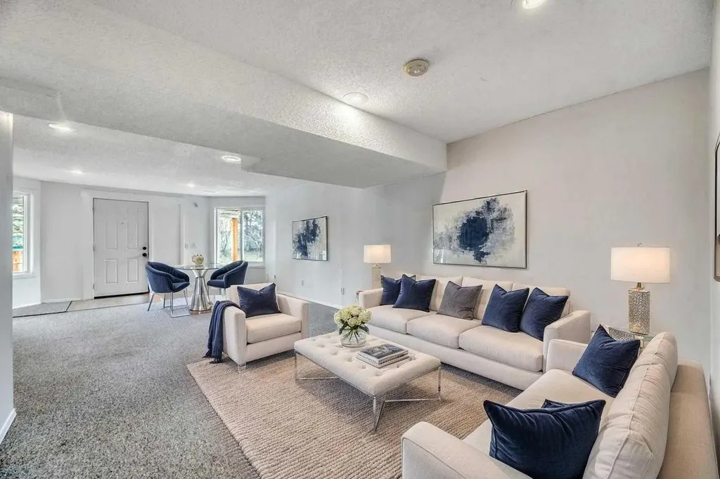 215 Hawktree Circle NW Calgary AB T3G 2Y6