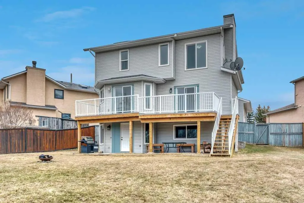 215 Hawktree Circle NW Calgary AB T3G 2Y6