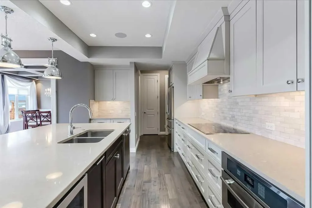 928 East Lakeview Road Chestermere AB T1X 1R2