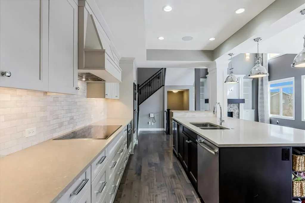 928 East Lakeview Road Chestermere AB T1X 1R2