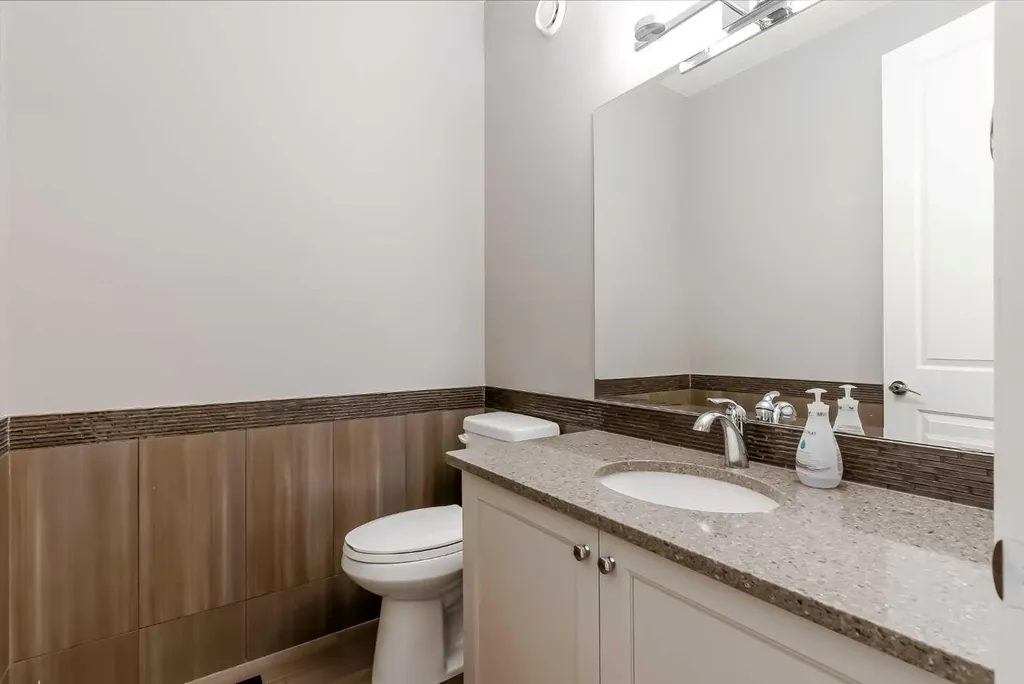928 East Lakeview Road Chestermere AB T1X 1R2