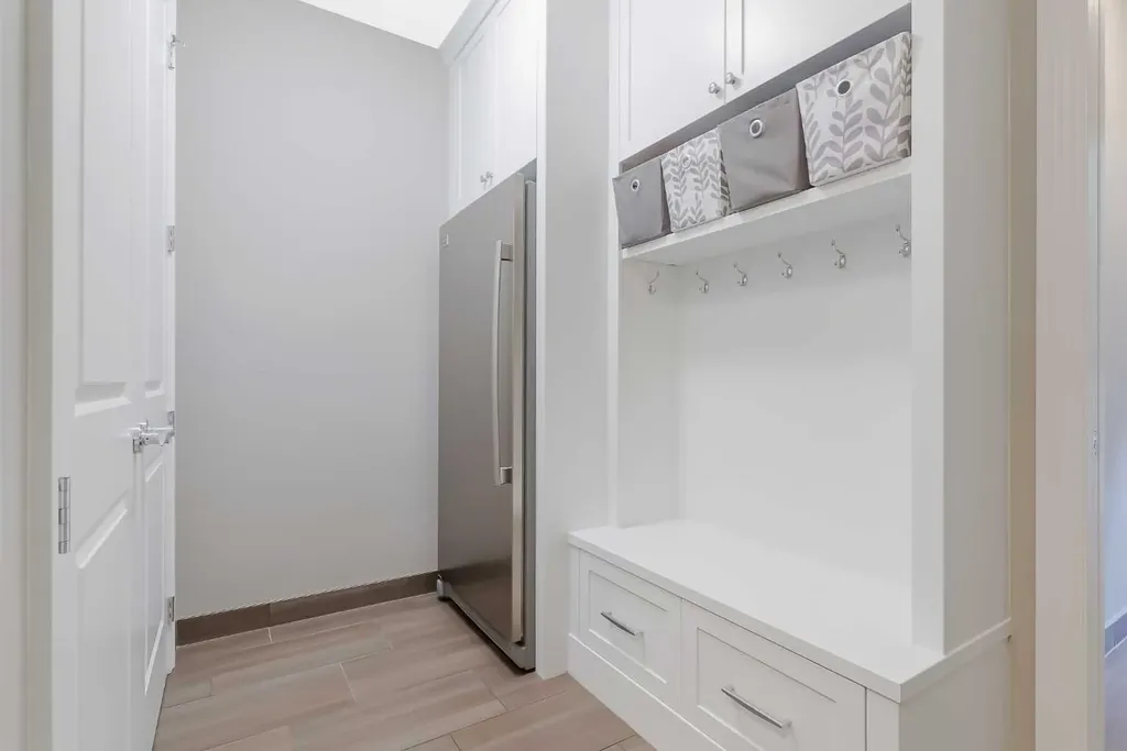 928 East Lakeview Road Chestermere AB T1X 1R2