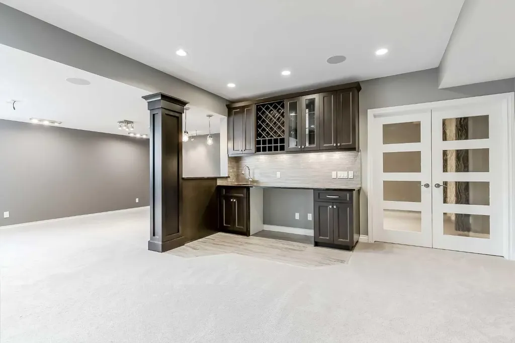 928 East Lakeview Road Chestermere AB T1X 1R2