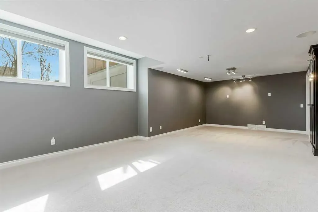 928 East Lakeview Road Chestermere AB T1X 1R2