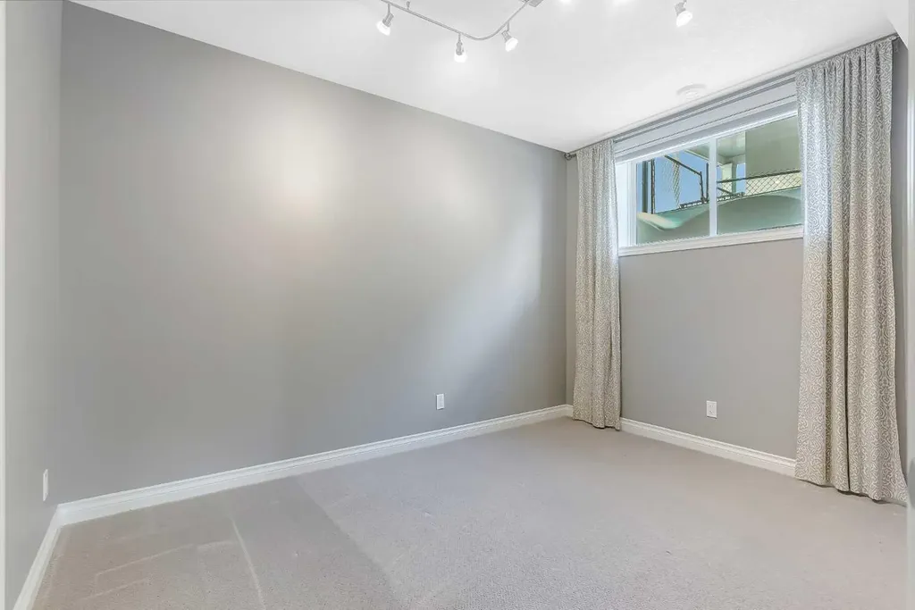 928 East Lakeview Road Chestermere AB T1X 1R2