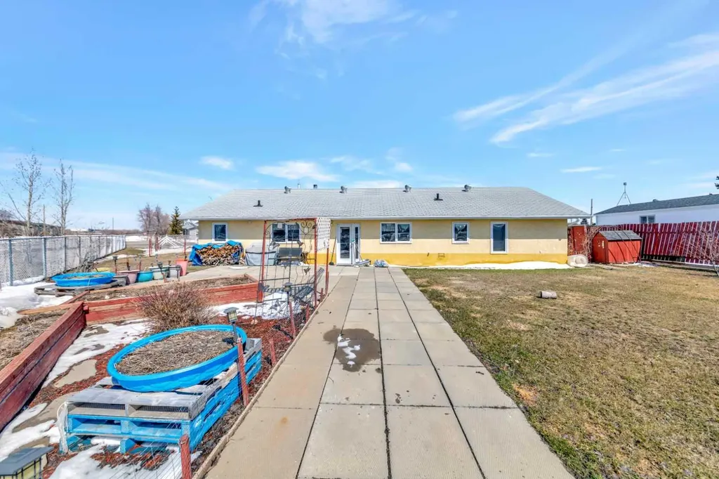 117 2 Avenue W Marshall SK S0M 1R0