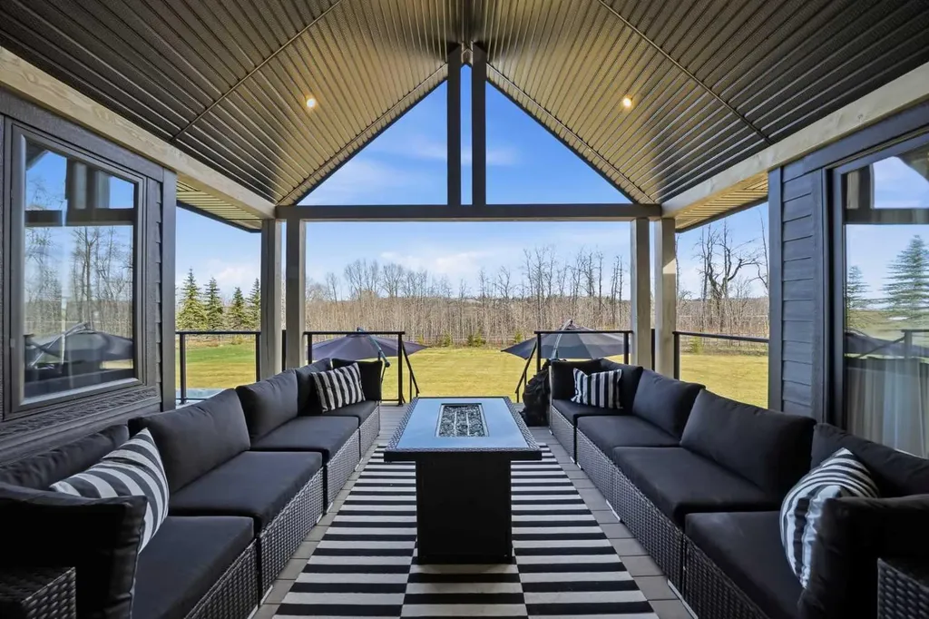 3 Shannon Mews Rural Foothills County AB T1S 5B4