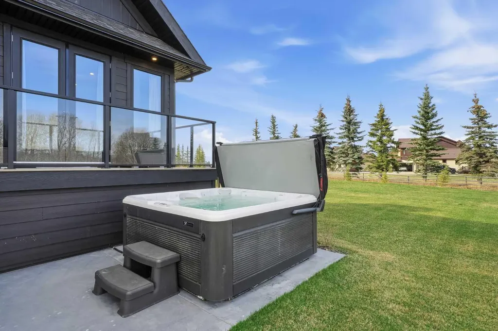 3 Shannon Mews Rural Foothills County AB T1S 5B4