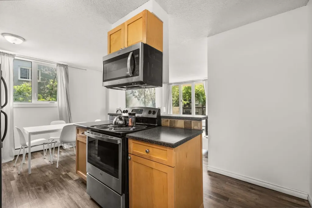 1312 13 Avenue SW Calgary AB T3C 0T3