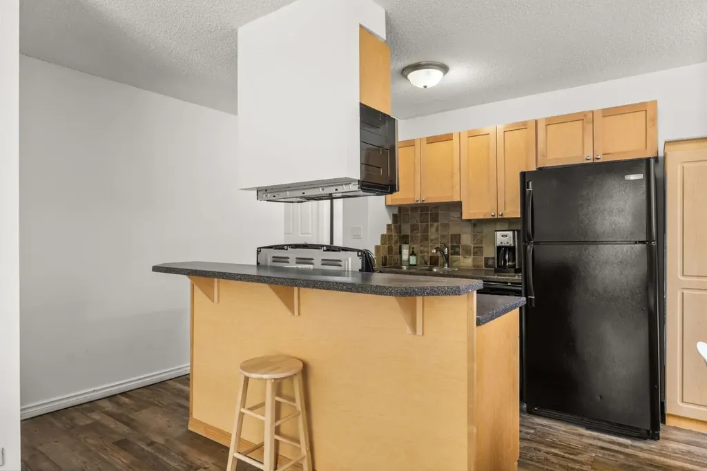 1312 13 Avenue SW Calgary AB T3C 0T3