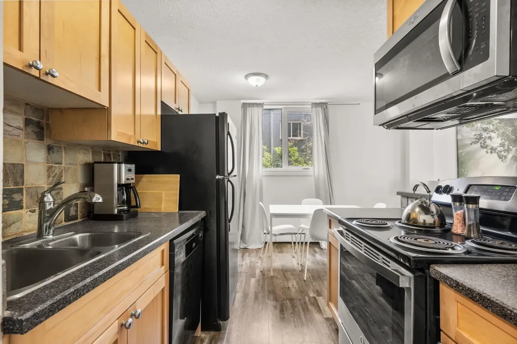 1312 13 Avenue SW Calgary AB T3C 0T3