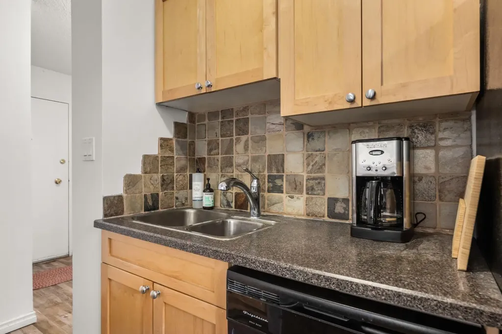 1312 13 Avenue SW Calgary AB T3C 0T3