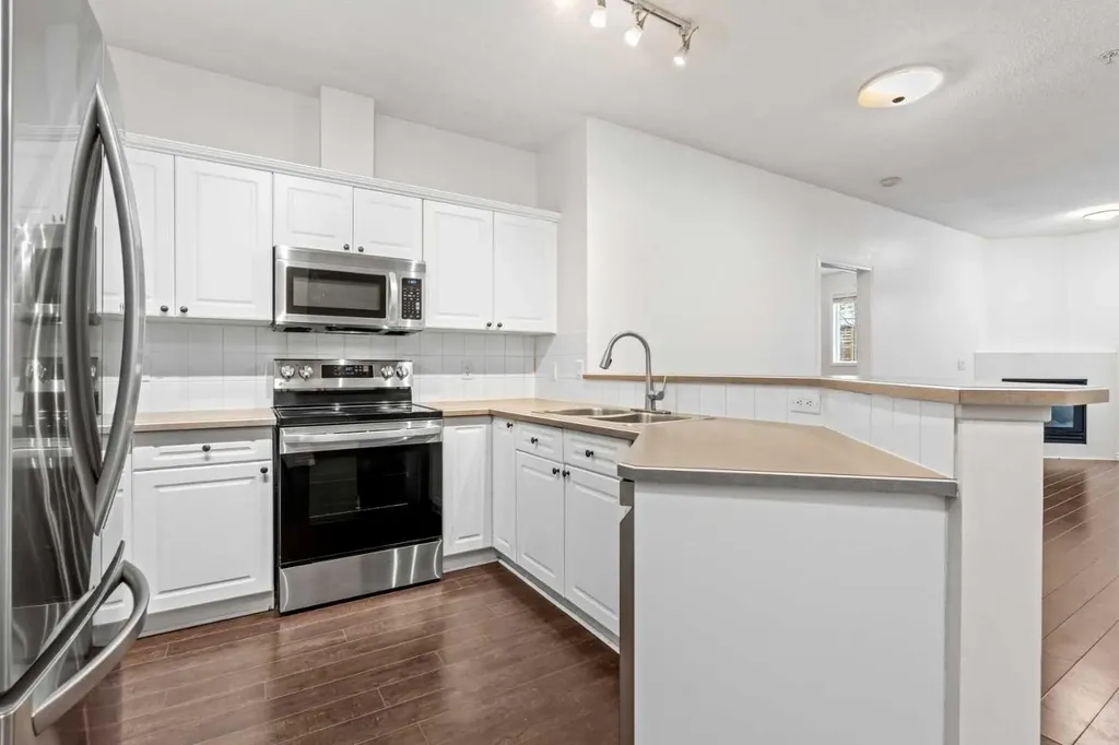 126 14 Avenue SW Calgary AB T2R 0L9
