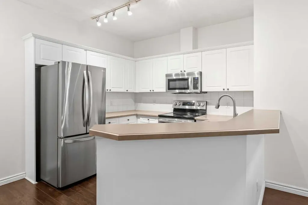 126 14 Avenue SW Calgary AB T2R 0L9