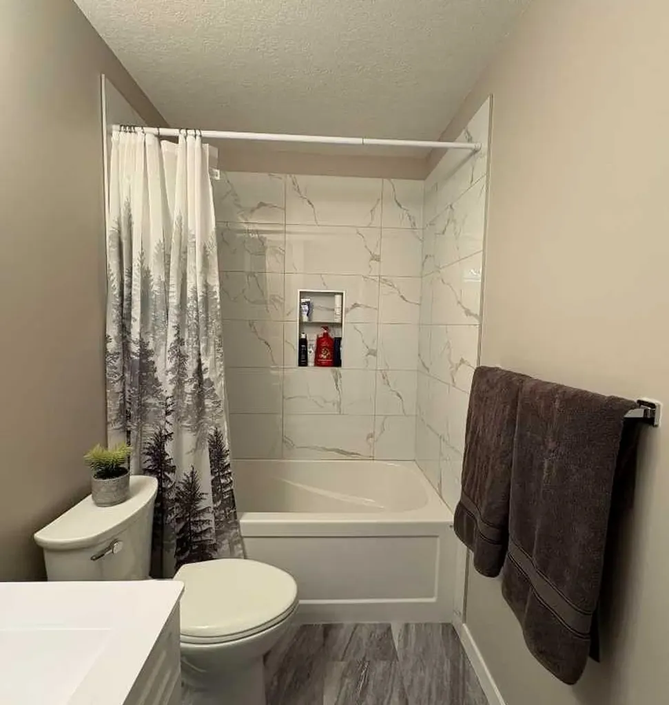 8322 101 Avenue Peace River AB T8S1N2