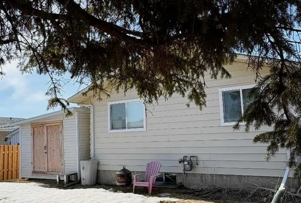 8322 101 Avenue Peace River AB T8S1N2