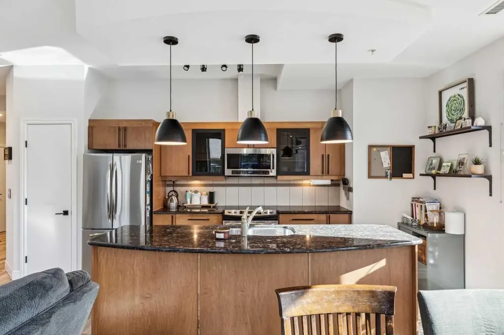 817 15 Avenue SW Calgary AB T2R0H8