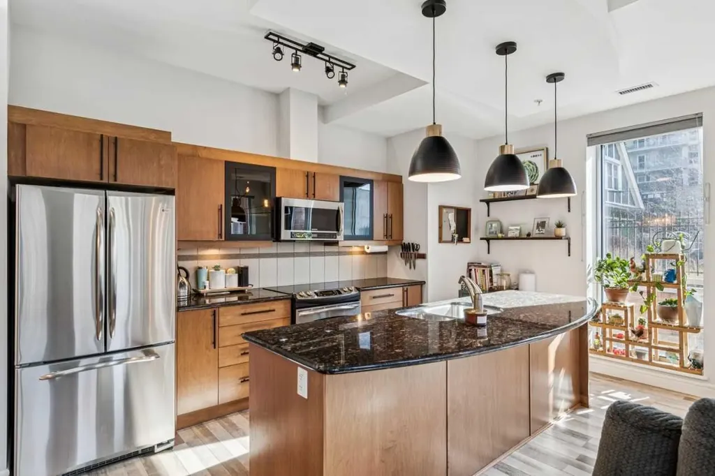 817 15 Avenue SW Calgary AB T2R0H8