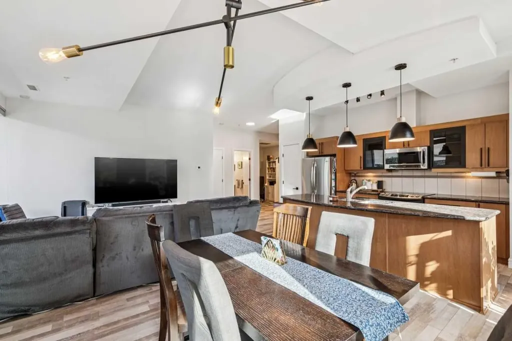817 15 Avenue SW Calgary AB T2R0H8