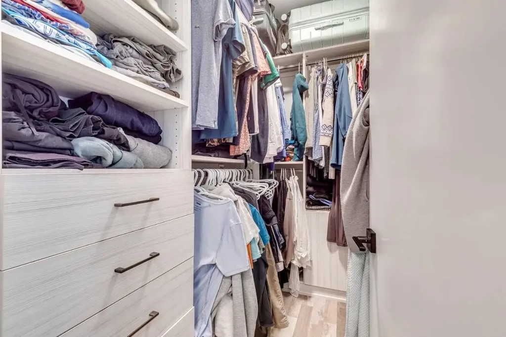 817 15 Avenue SW Calgary AB T2R0H8
