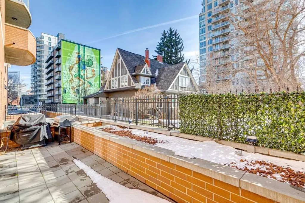 817 15 Avenue SW Calgary AB T2R0H8