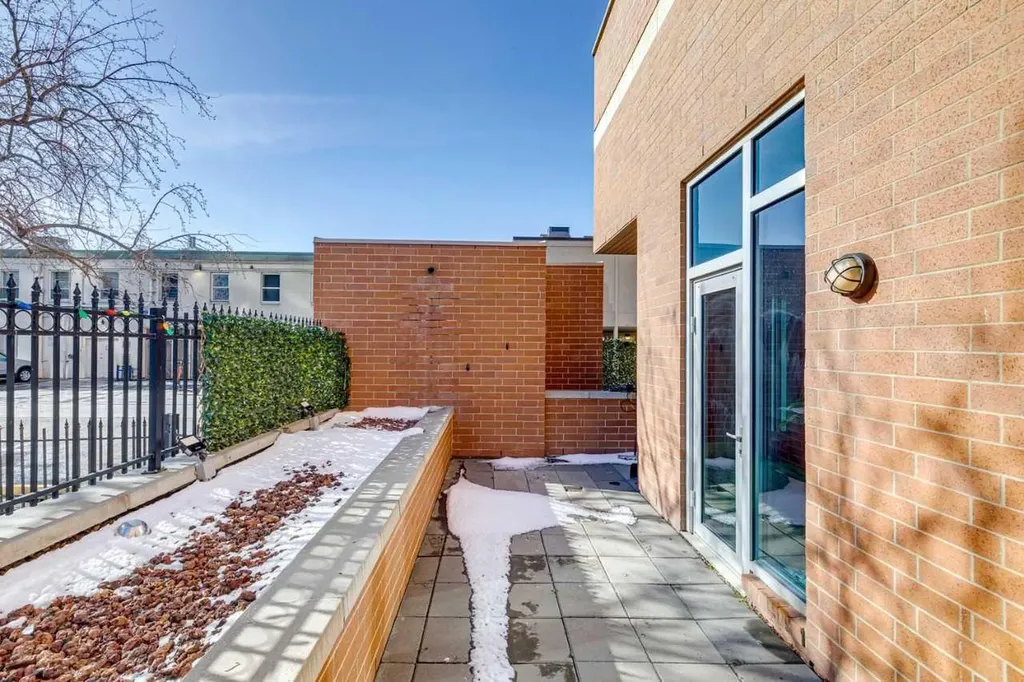 817 15 Avenue SW Calgary AB T2R0H8