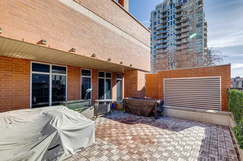 817 15 Avenue SW Calgary AB T2R0H8