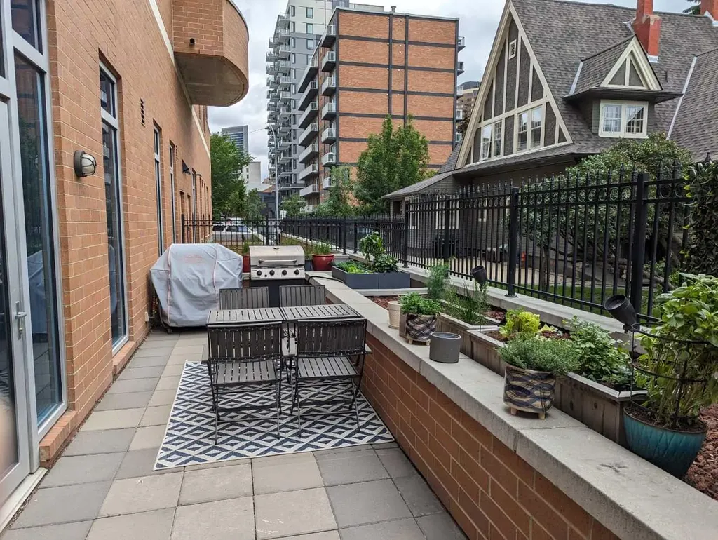 817 15 Avenue SW Calgary AB T2R0H8