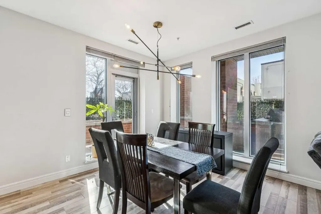 817 15 Avenue SW Calgary AB T2R0H8