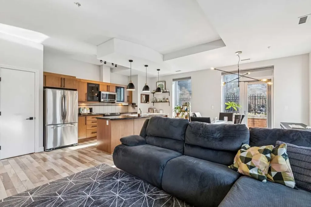 817 15 Avenue SW Calgary AB T2R0H8