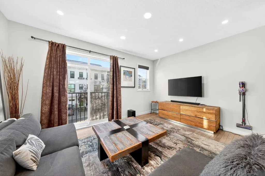 503 Nolanfield Villas NW Calgary AB T3R 0T9