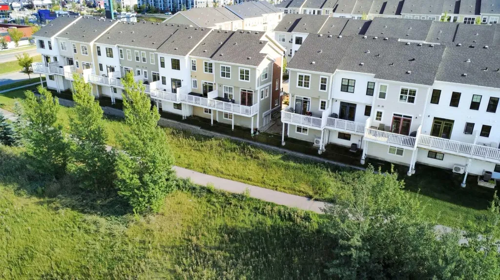 503 Nolanfield Villas NW Calgary AB T3R 0T9