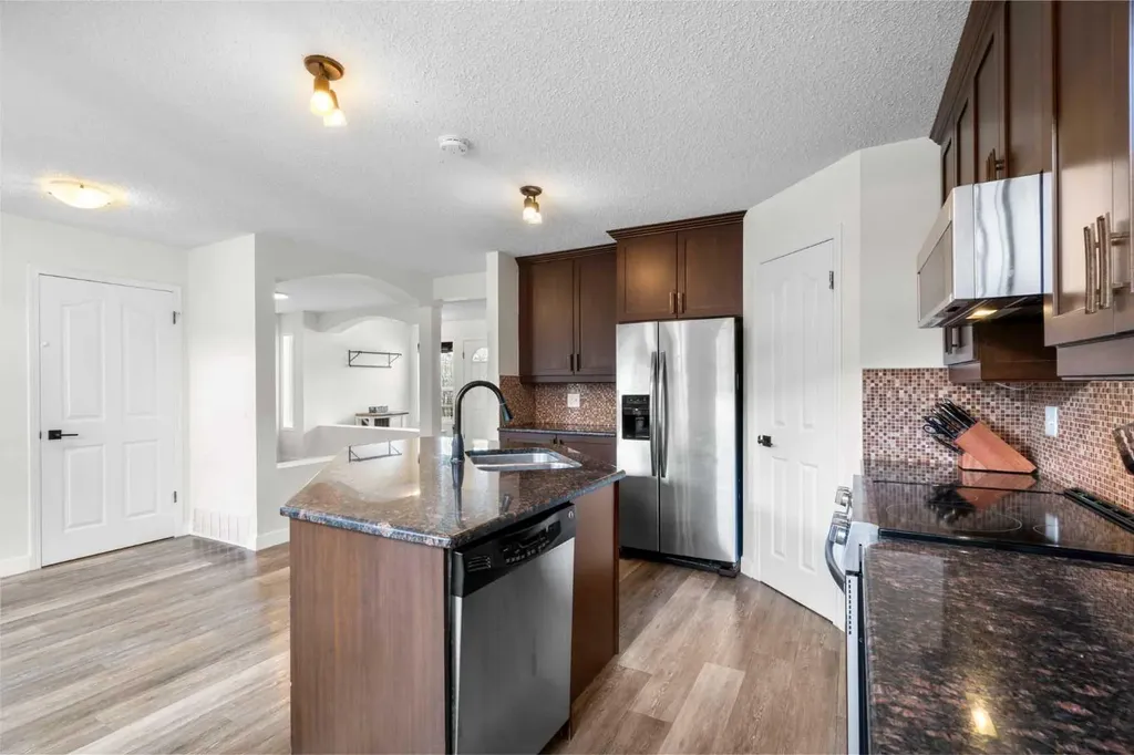 176 Douglas Ridge Green SE Calgary AB T2Z 2T4