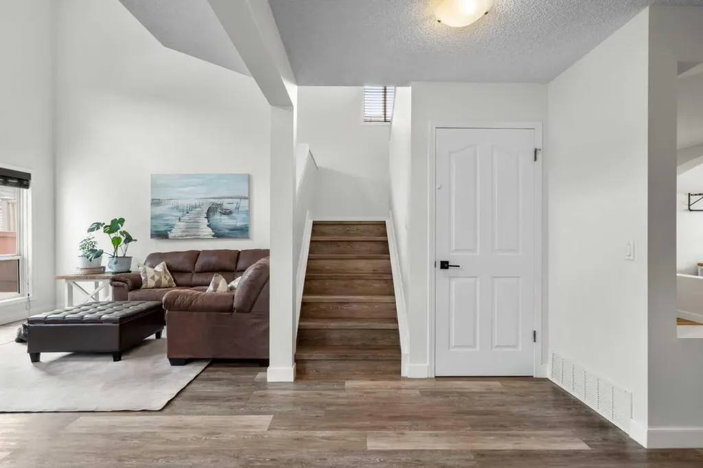 176 Douglas Ridge Green SE Calgary AB T2Z 2T4