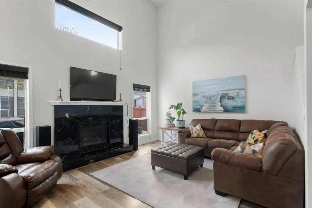 176 Douglas Ridge Green SE Calgary AB T2Z 2T4