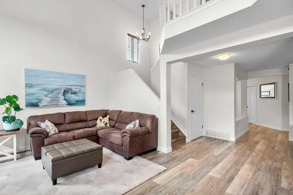 176 Douglas Ridge Green SE Calgary AB T2Z 2T4