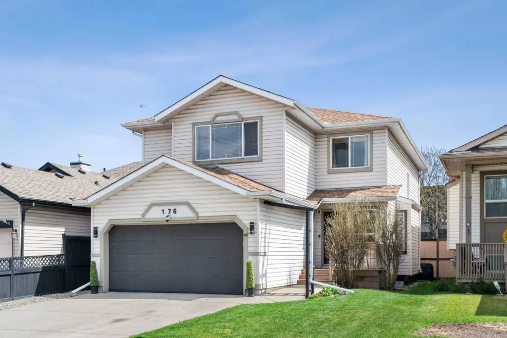 176 Douglas Ridge Green SE Calgary AB T2Z 2T4
