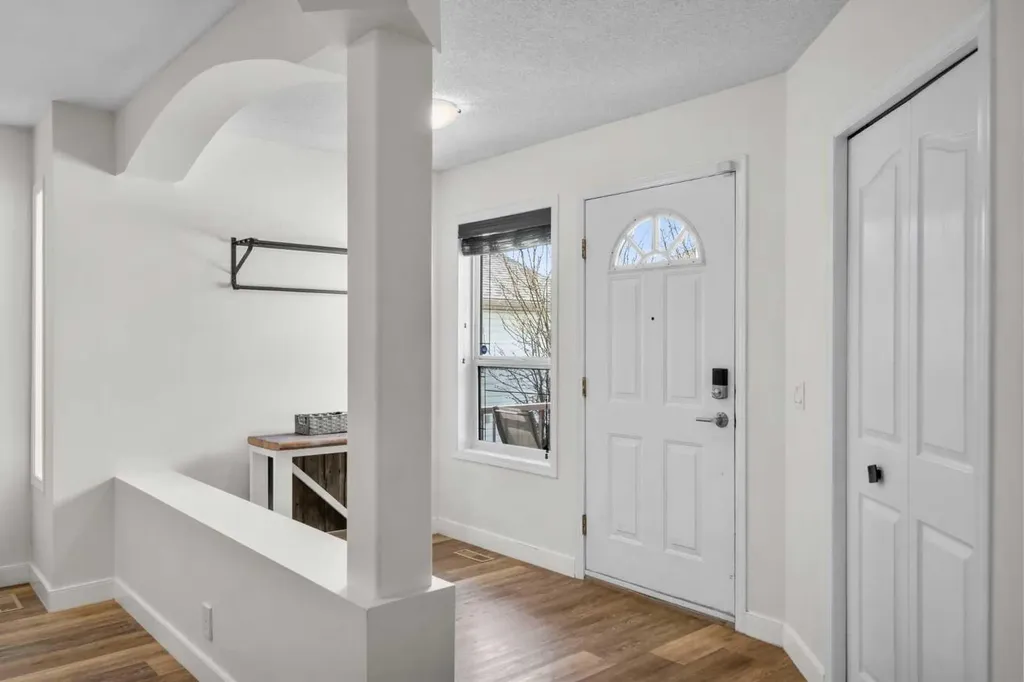 176 Douglas Ridge Green SE Calgary AB T2Z 2T4