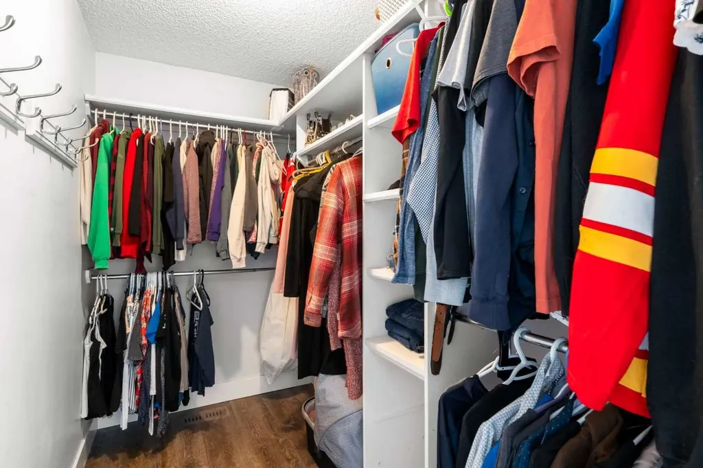 176 Douglas Ridge Green SE Calgary AB T2Z 2T4
