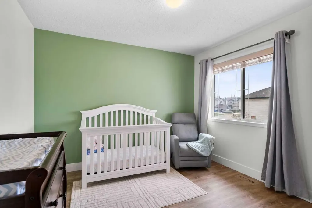 176 Douglas Ridge Green SE Calgary AB T2Z 2T4