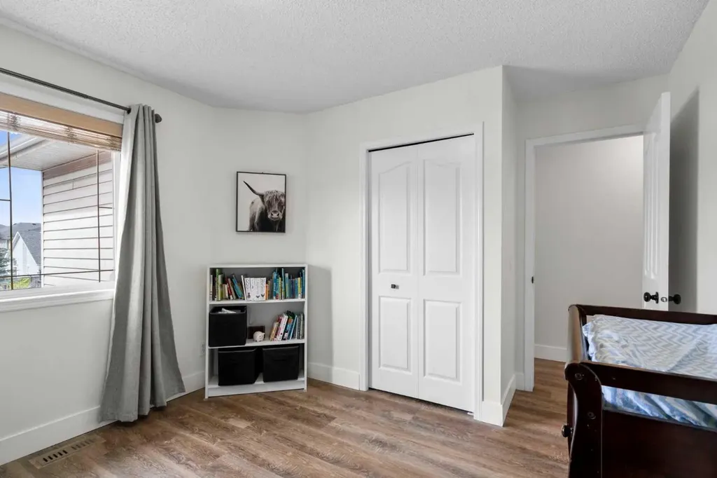 176 Douglas Ridge Green SE Calgary AB T2Z 2T4