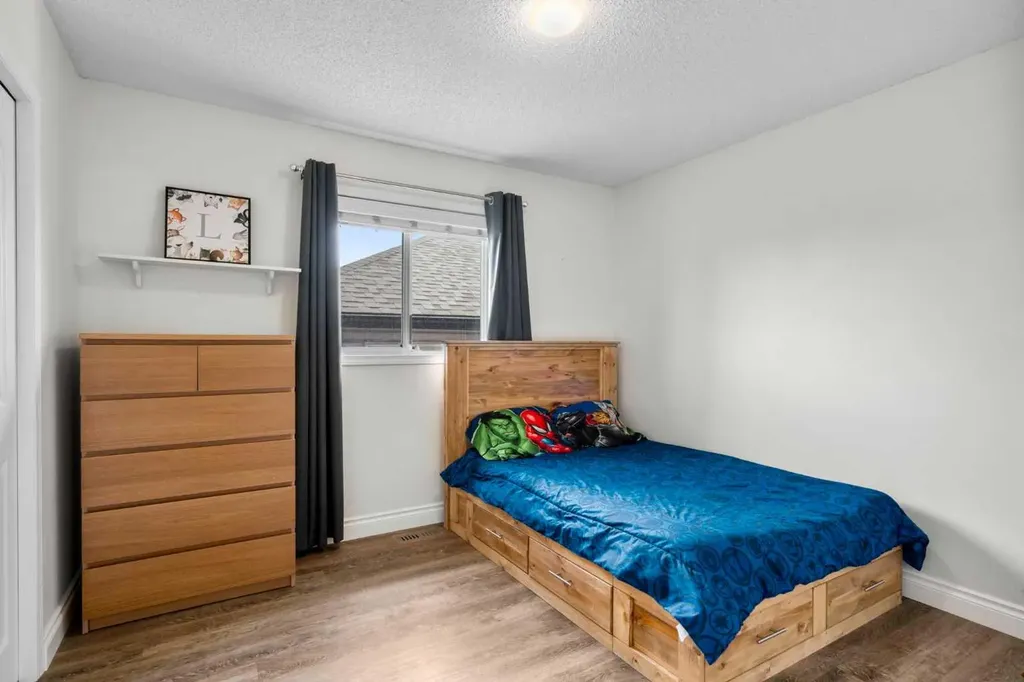 176 Douglas Ridge Green SE Calgary AB T2Z 2T4